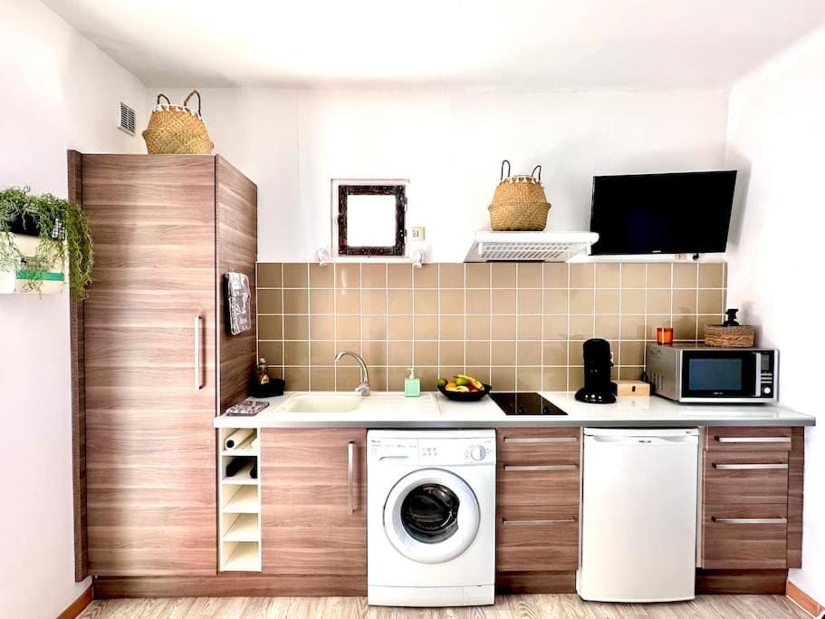 Kitchen or kitchenette, minibar, oven, pet friendly, stove, washing machine