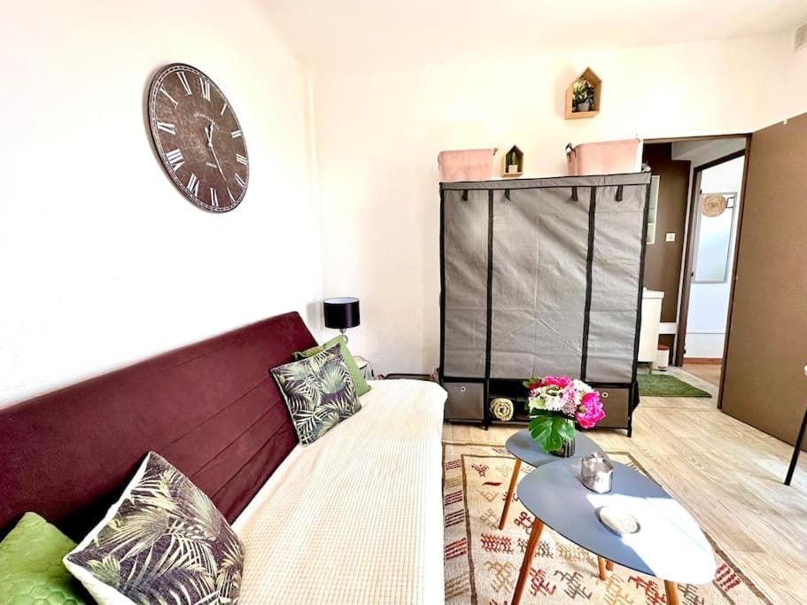 Seating area, wardrobe