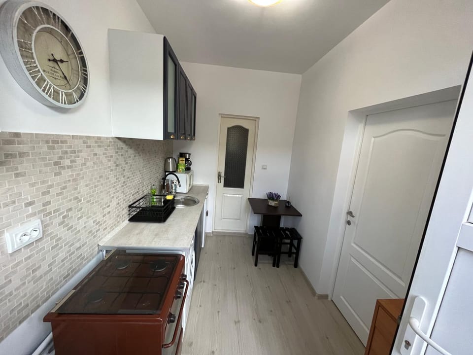 Kitchen or kitchenette, Dining area, minibar