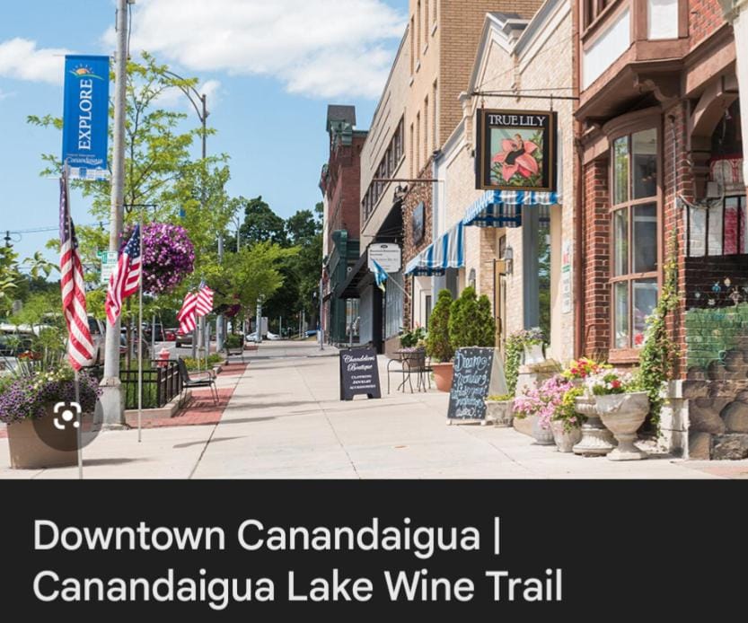 Entire Home - 4 Bedroom - Canandaigua - Steps Off Downtown - Walking distance to Restaurants, Shops, Breweries & Pubs Apartment in Canandaigua Lake