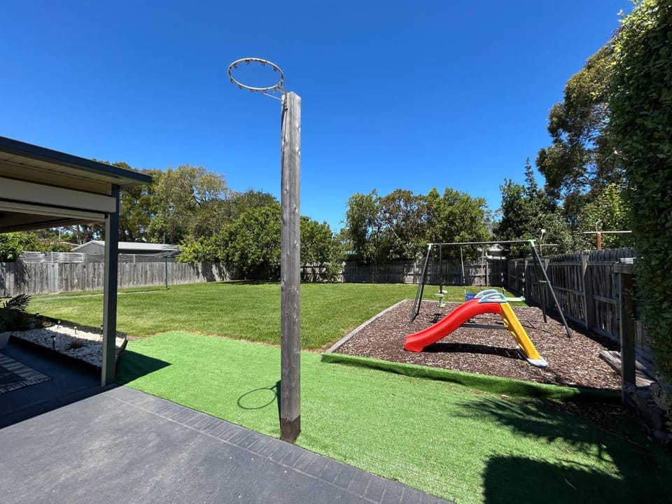 Sandy Retreat on Royal Inverloch House in Inverloch
