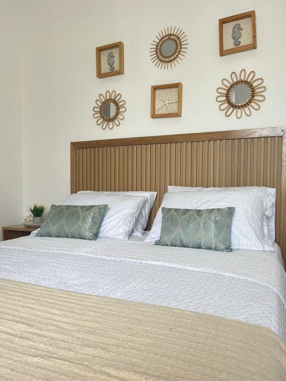 Bed, Other, Photo of the whole room, Decorative detail, Bedroom