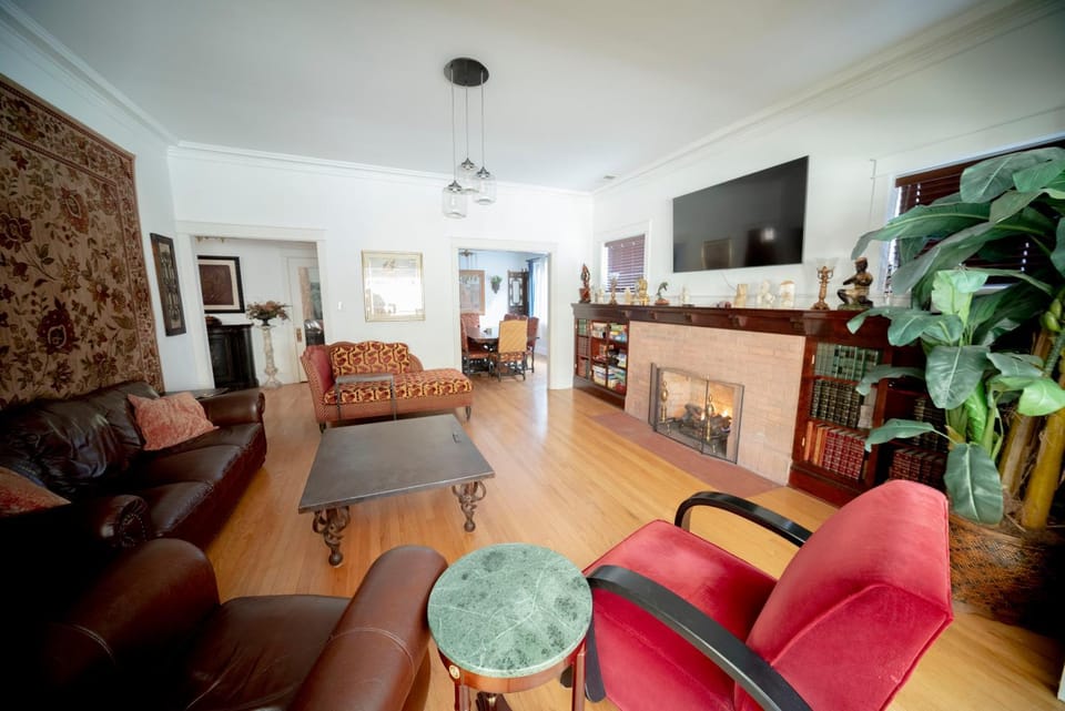 Communal lounge/ TV room