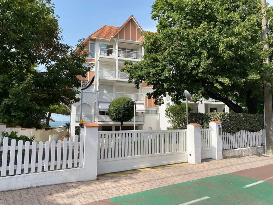 Appartement T2 en Front de Mer à Arcachon, Accès Direct Plage, Parking, Animaux Admis - FR-1-374-201 Apartment in Arcachon