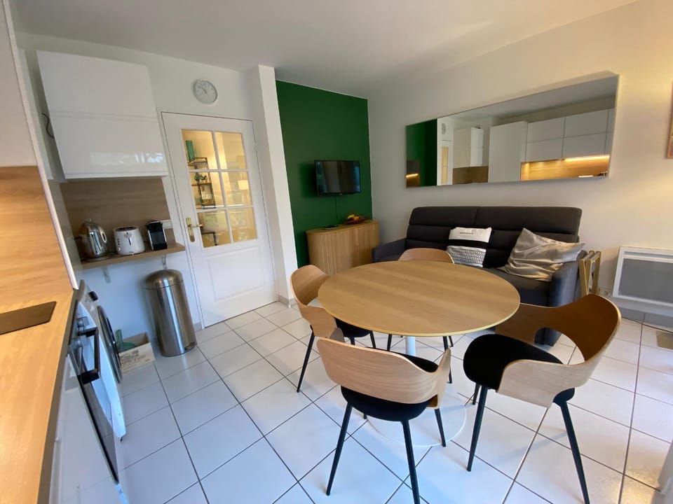 Appartement T2 en Front de Mer à Arcachon, Accès Direct Plage, Parking, Animaux Admis - FR-1-374-201 Apartment in Arcachon