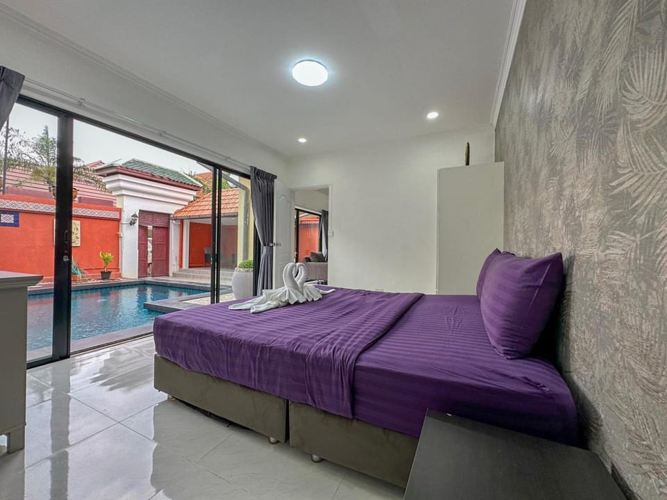 Bedroom, Pool view