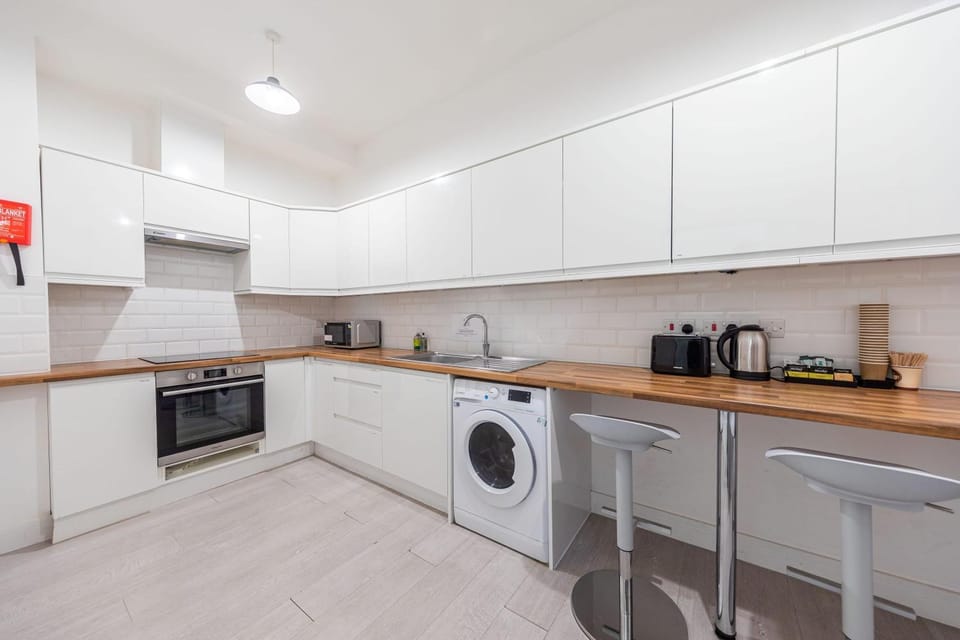 Boutique Modern Hotel Room For Two Near Tube And Bus Stations Apartment in London Borough of Islington
