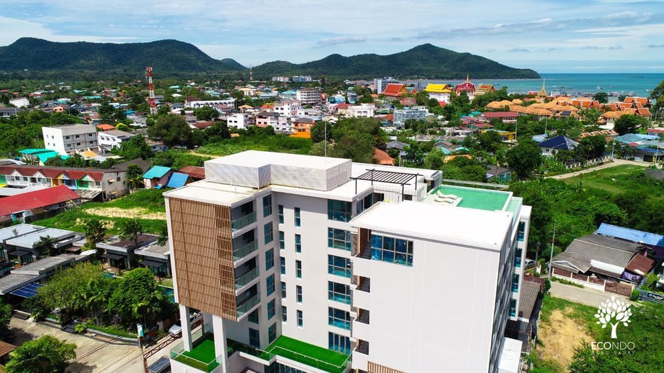 Property building, Day, Neighbourhood, Natural landscape, Bird's eye view, City view, Mountain view, Sea view, Street view