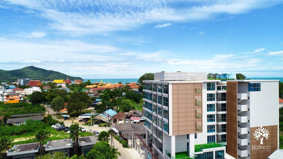 Property building, Nearby landmark, Day, Neighbourhood, Natural landscape, Bird's eye view, City view, Mountain view, Sea view, Street view, Location