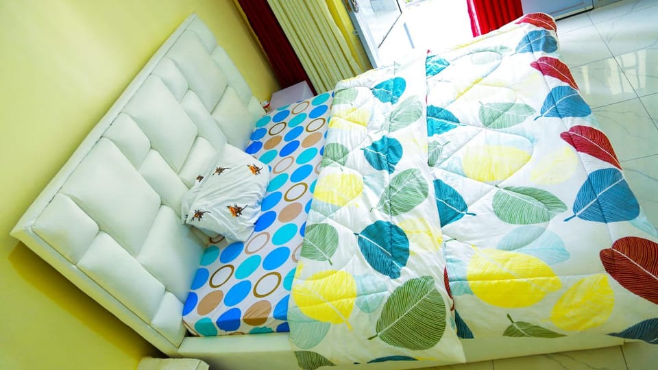 Bed, Living room