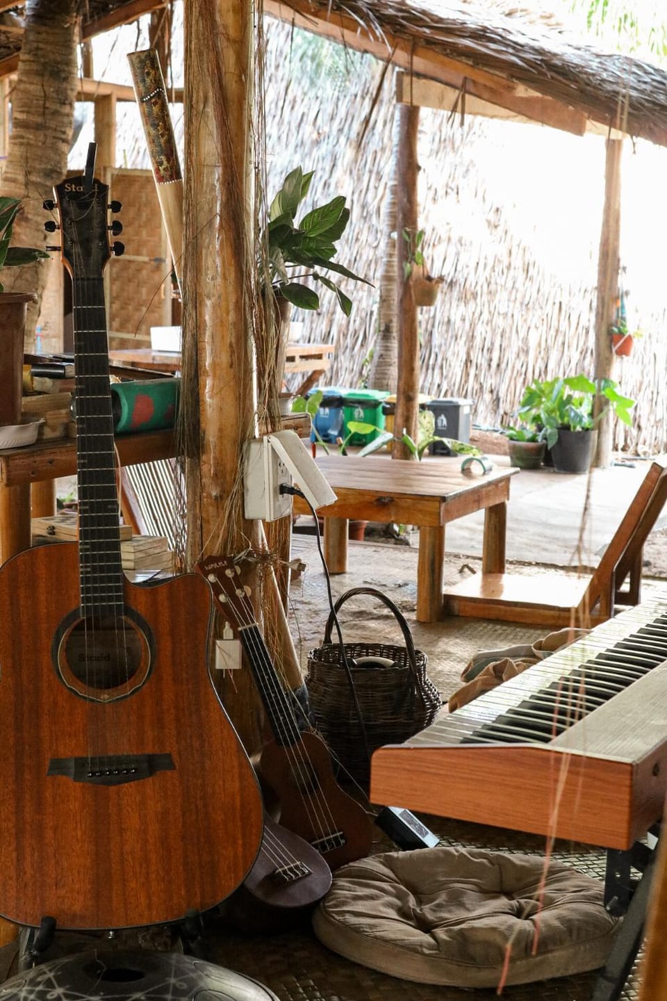 Living room, Dining area