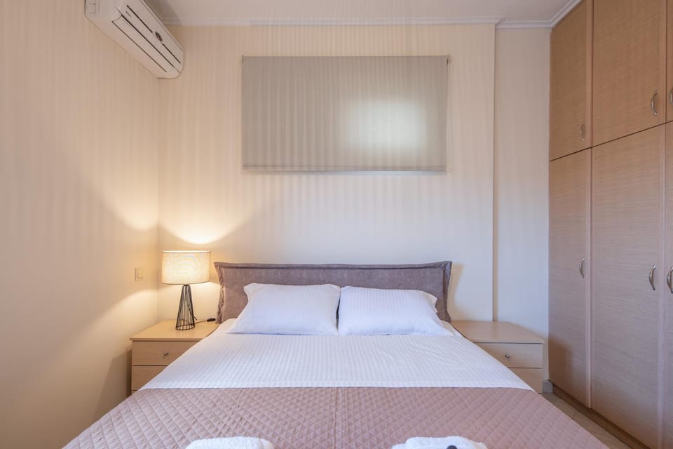 Bed, Bedroom, towels, wardrobe, air conditioner