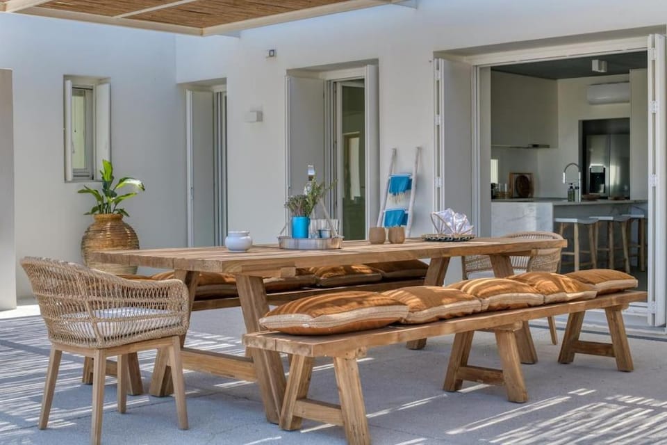Patio, Balcony/Terrace, Living room, Seating area, Dining area