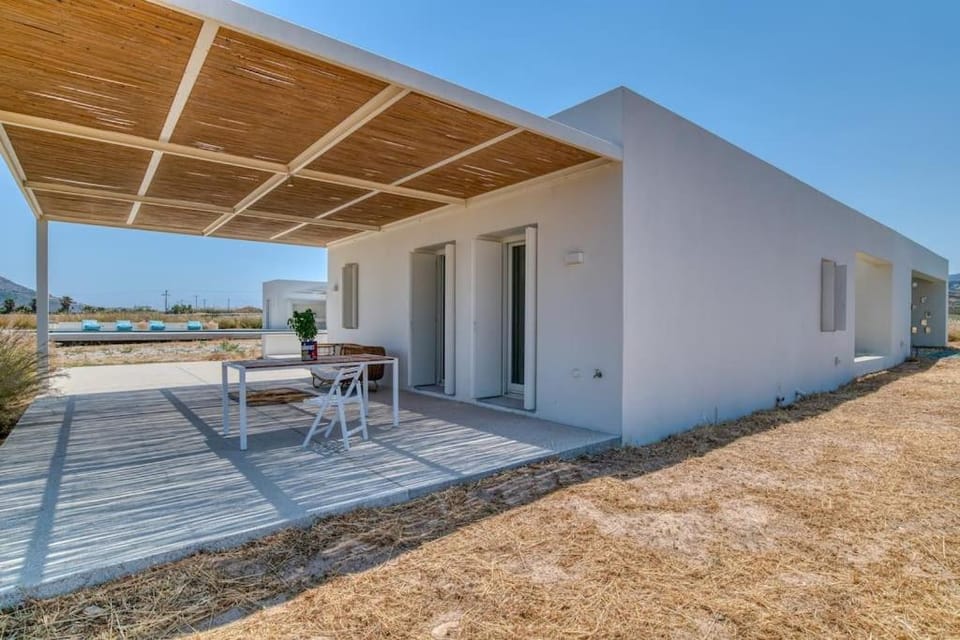 Patio, Day, Balcony/Terrace