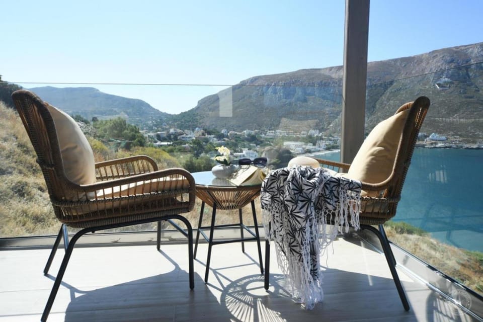 Natural landscape, View (from property/room), Balcony/Terrace, Seating area, Mountain view