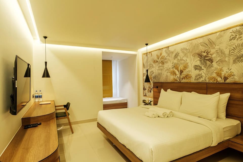 Bed, Photo of the whole room, Bedroom