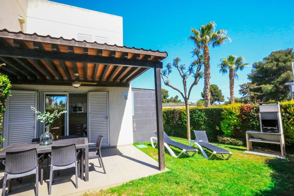LITORAL COSTA DORADA - LAS PALMERAS Only families House in Baix Camp