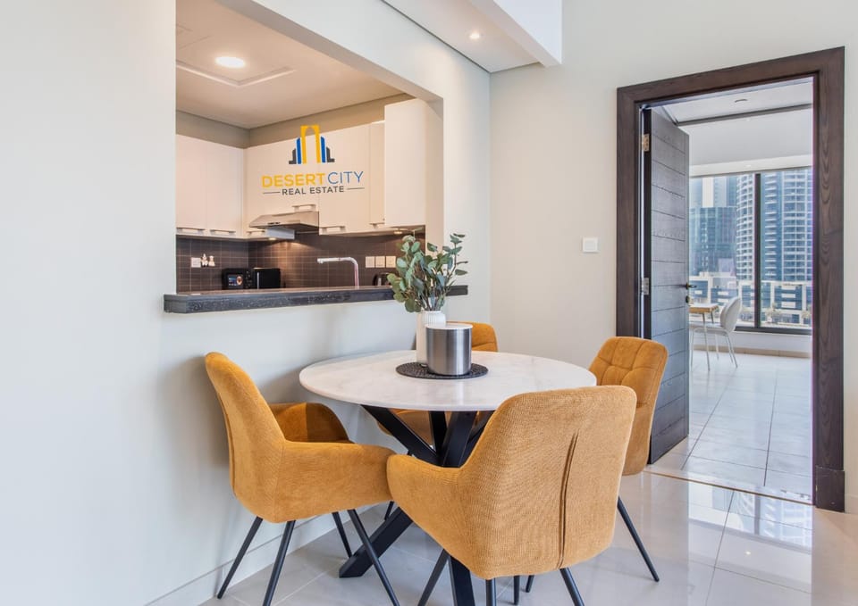 One Bed in Dubai Marina with Marina Views, Hosted by Desert City Stays Apartment in Dubai