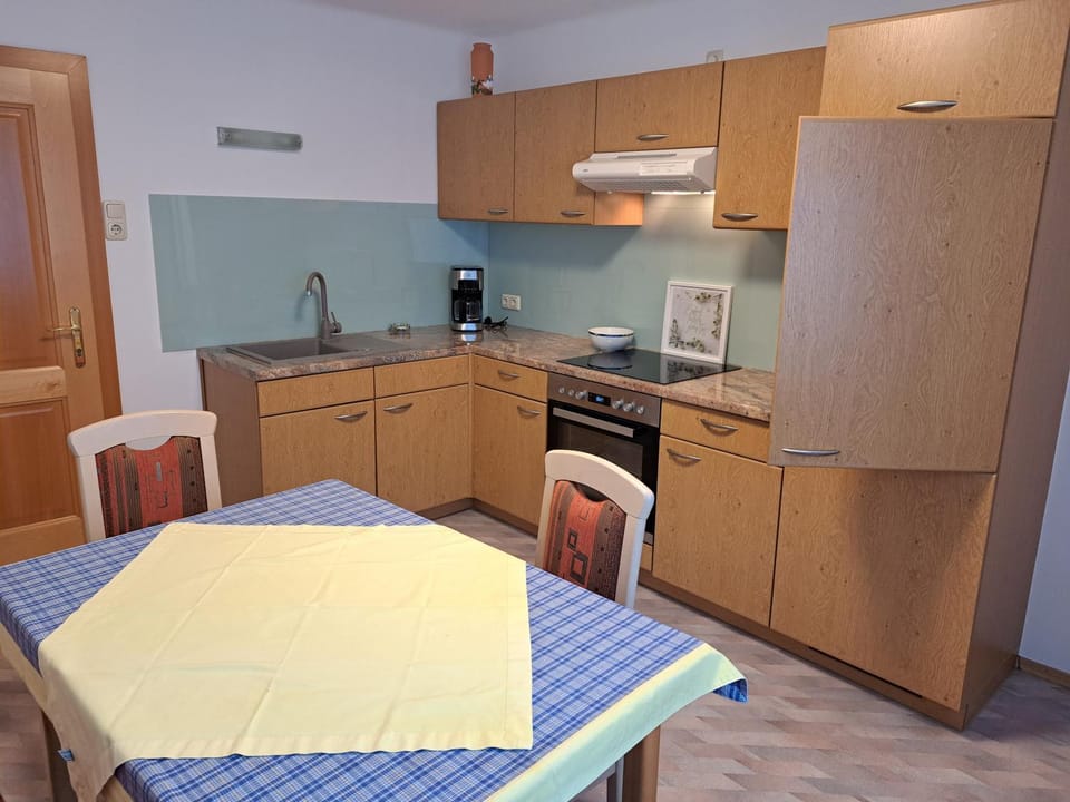 Kitchen or kitchenette, Dining area, minibar, pet friendly, stove
