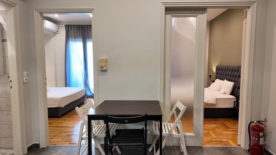 Bed, Photo of the whole room, Seating area, Dining area, Bedroom, hair dresser, towels