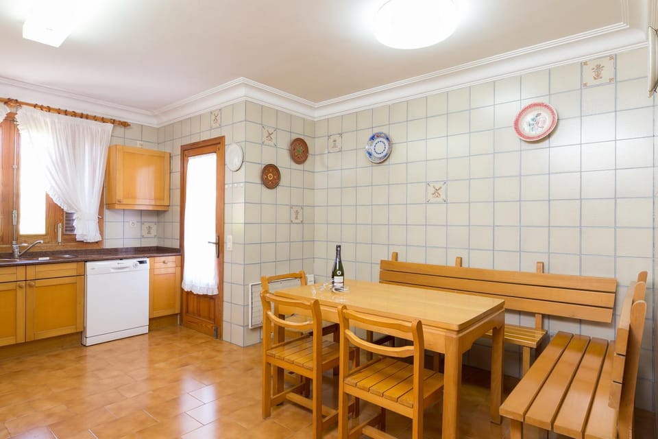 Kitchen or kitchenette, kitchen