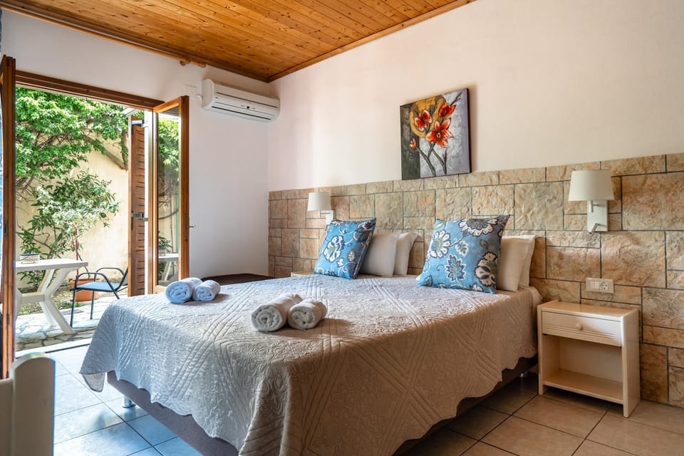 Living room, Bedroom