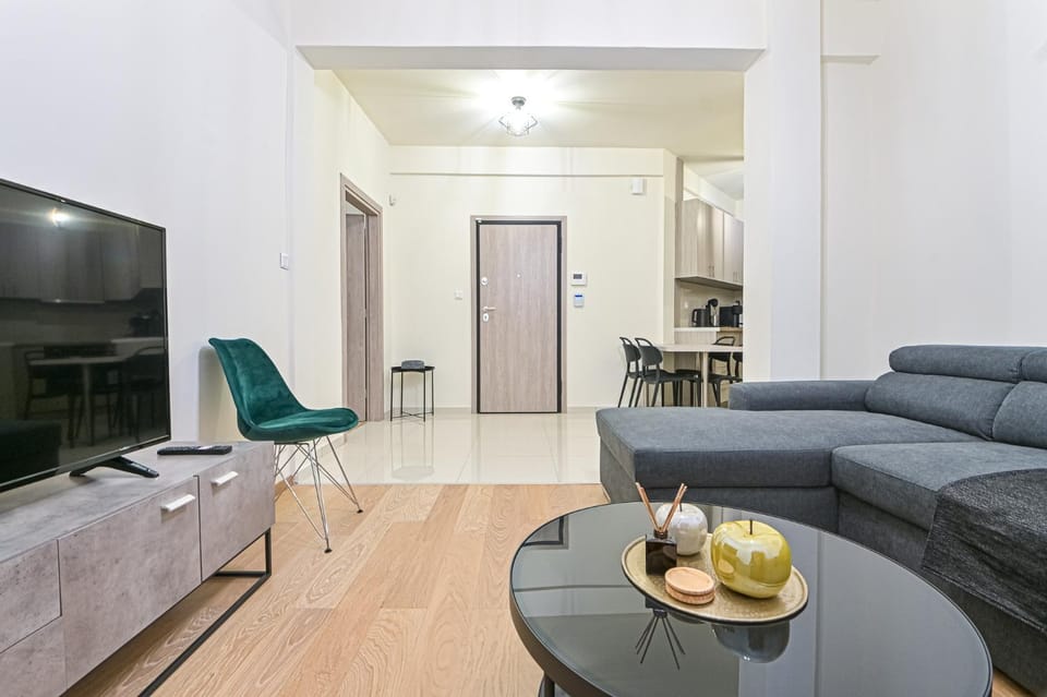 TV and multimedia, Kitchen or kitchenette, Living room, Seating area