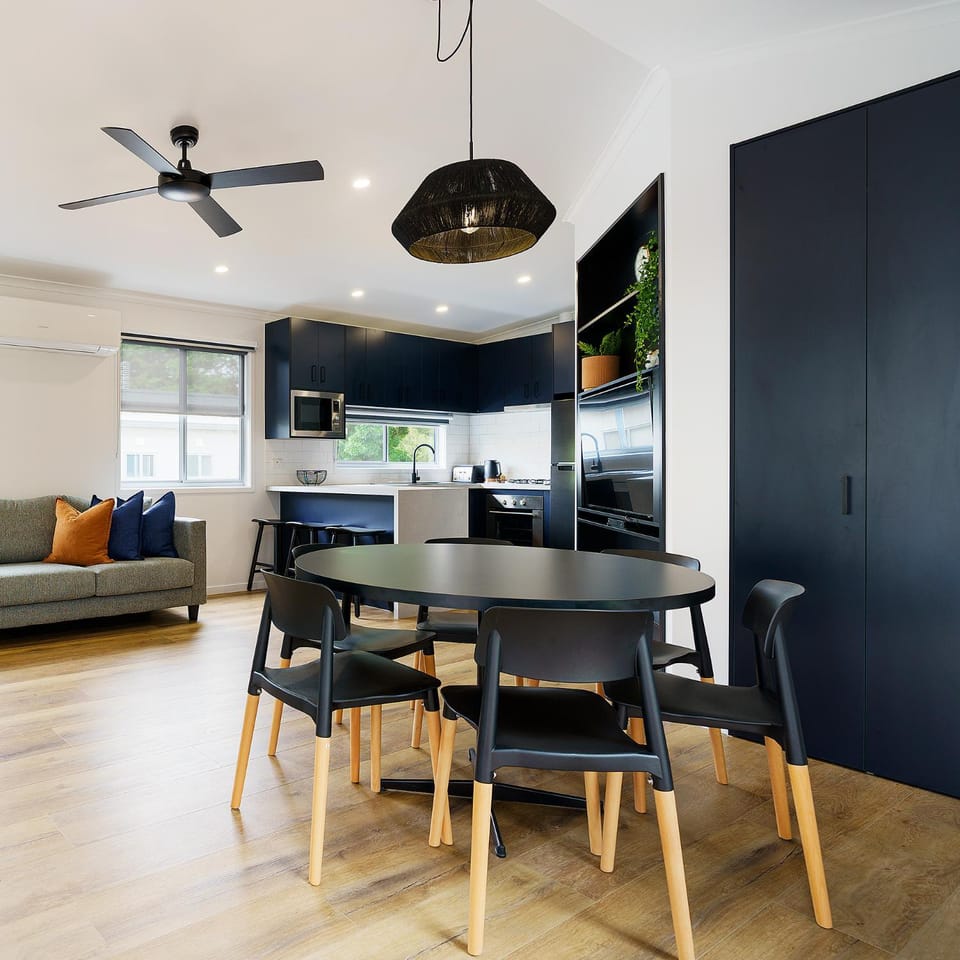 TV and multimedia, Seating area, Dining area, acessibility