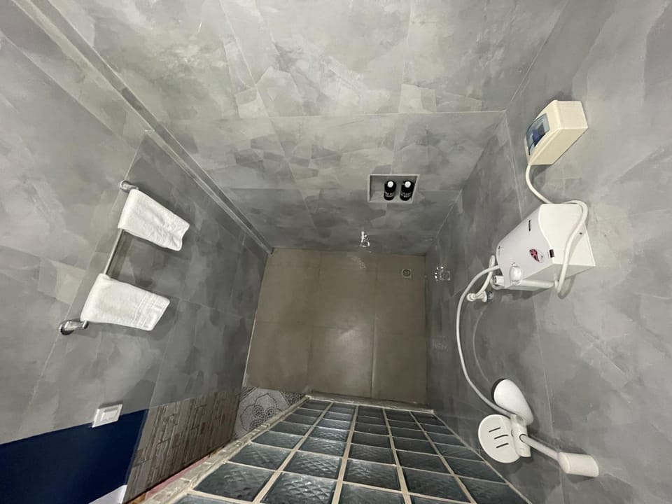 Shower, towels
