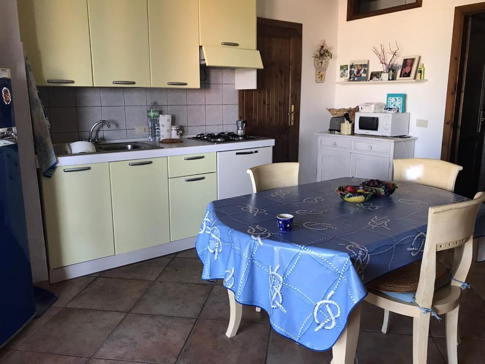 Dining area, dishwasher, minibar, stove, toaster