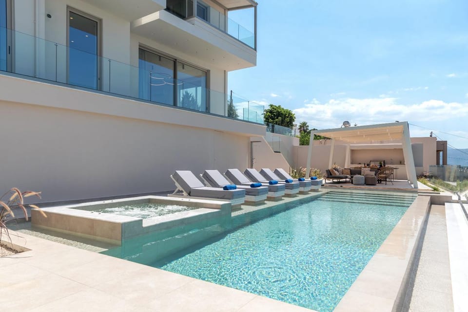 Patio, Pool view, Swimming pool, sunbed