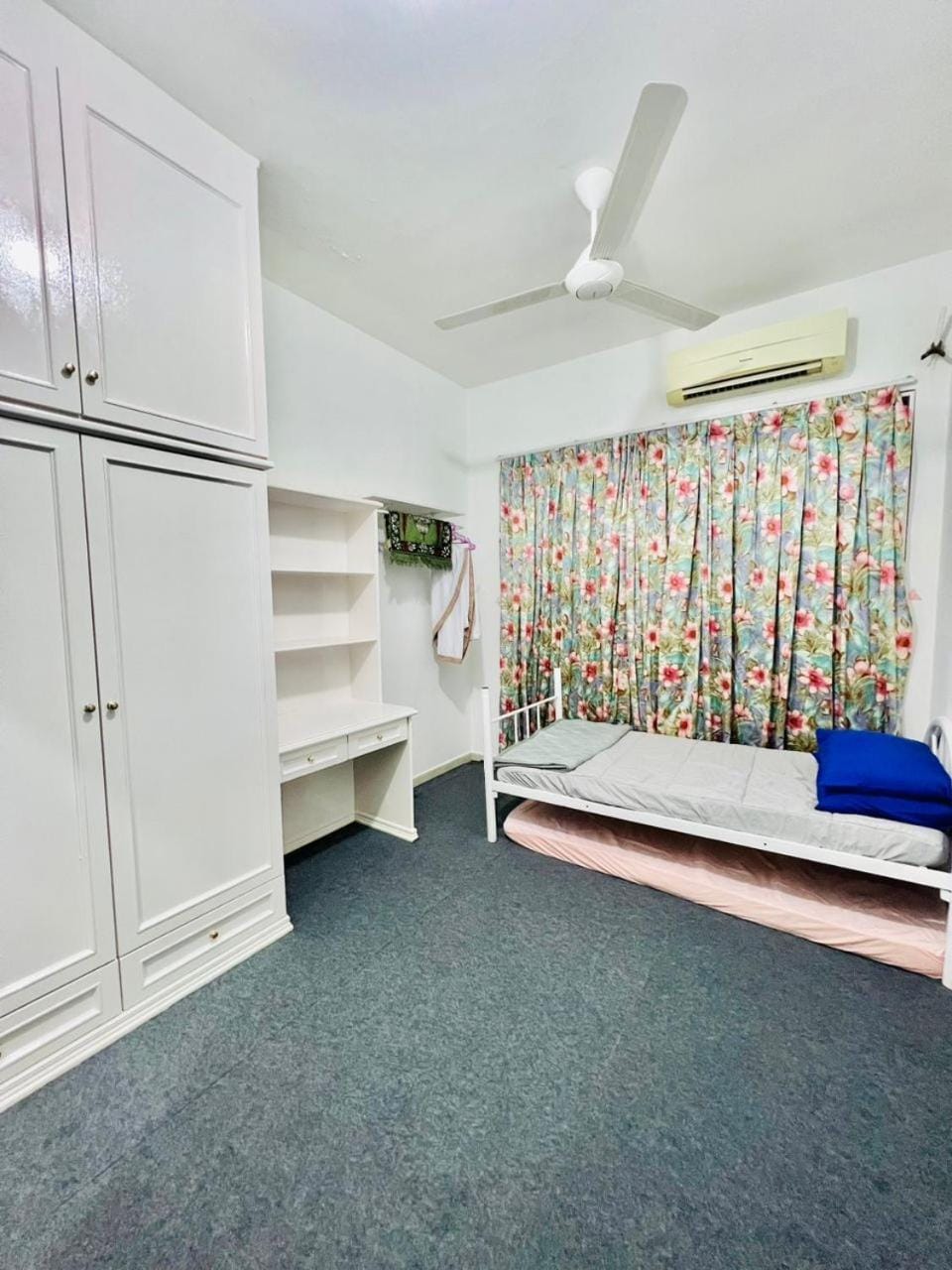 Bed, Photo of the whole room, Bedroom, wardrobe, air conditioner