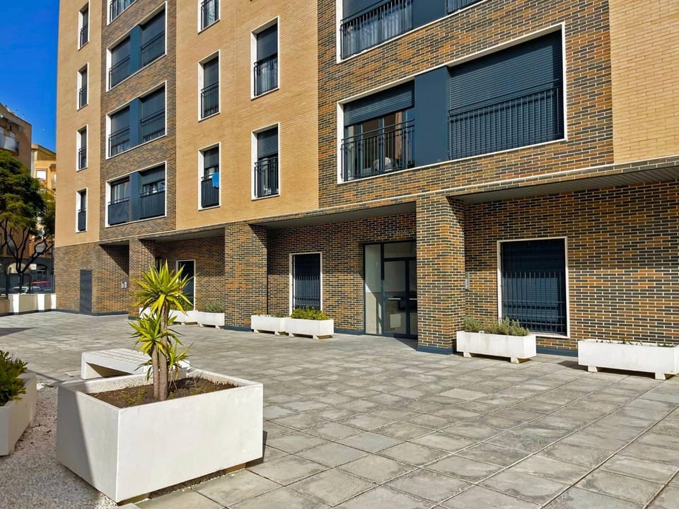 Property building, Facade/entrance, Off site