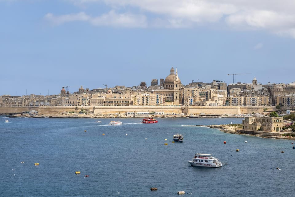 Avalon by the Sea - A Breath of Oceanfront Luxury Apartment in Sliema