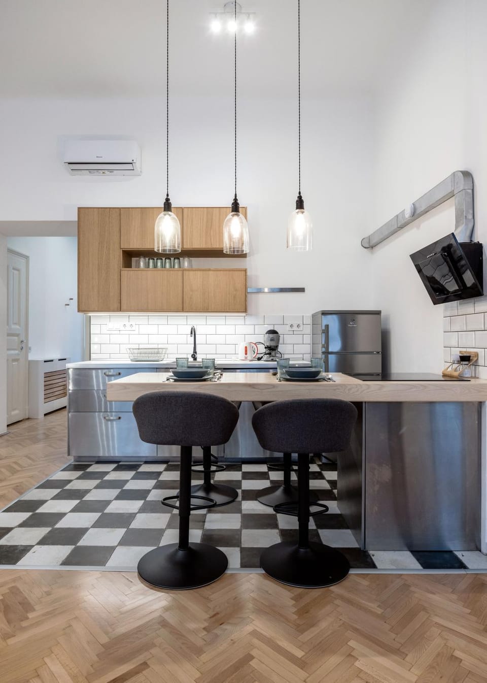 Dining area, kitchen