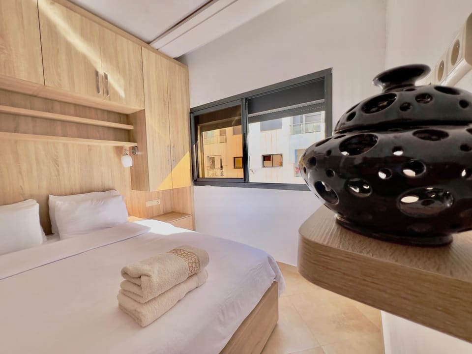 Bed, Bedroom, towels