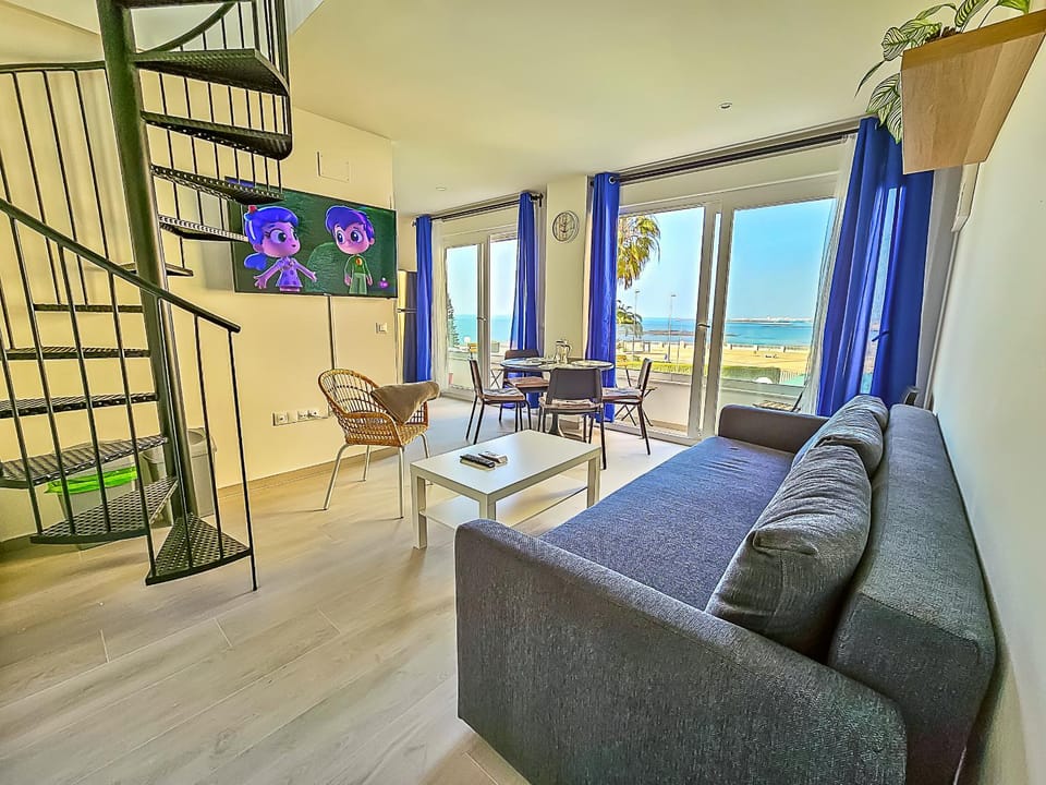 Natural landscape, TV and multimedia, View (from property/room), Balcony/Terrace, Living room, Seating area, Dining area, Sea view, air conditioner