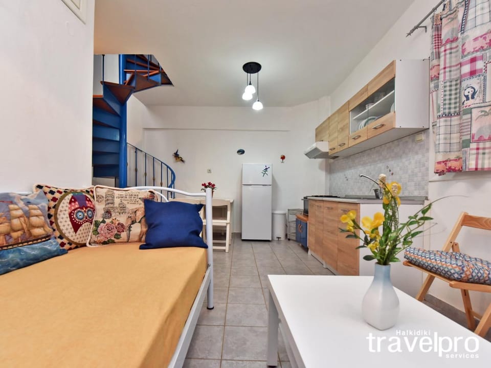 Kitchen or kitchenette, Living room, Photo of the whole room, Seating area, Dining area