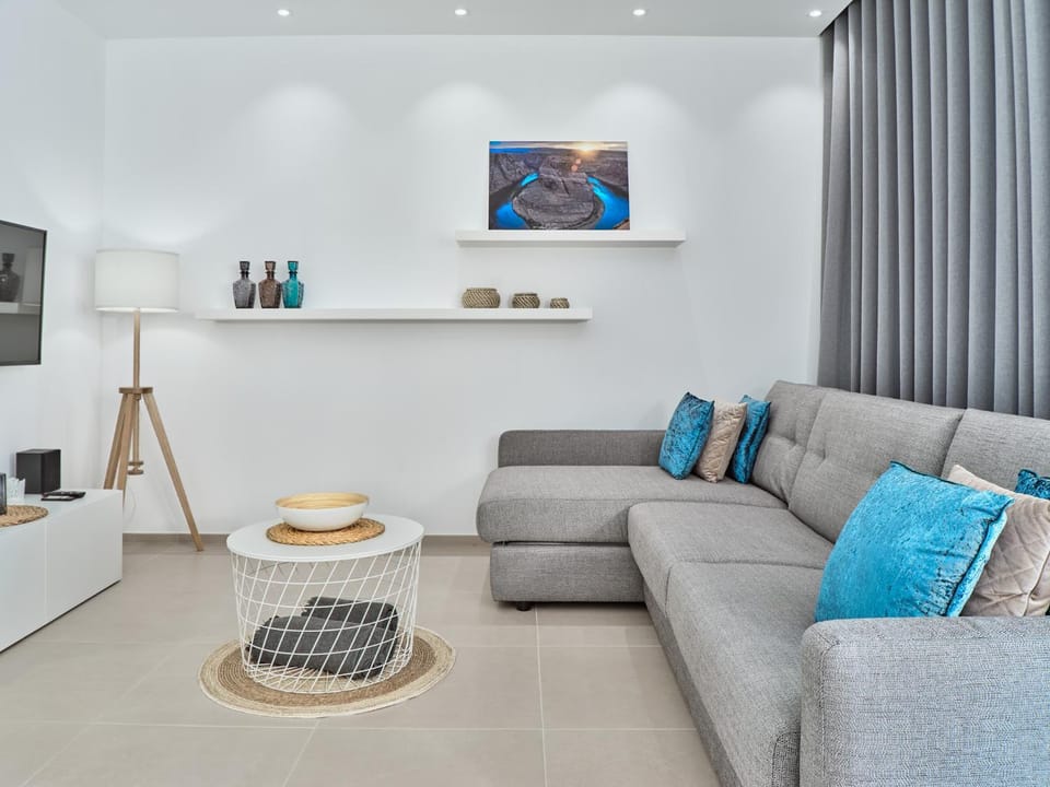 Communal lounge/ TV room, Living room