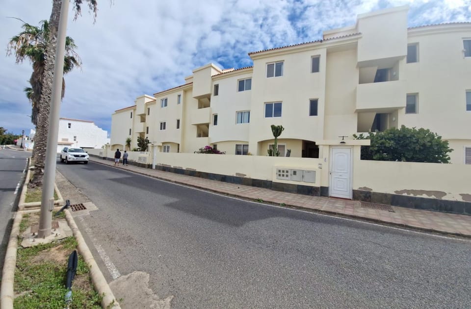 Property building, Street view, Location