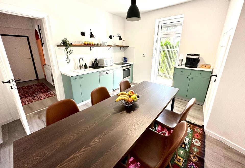 Kitchen or kitchenette, Dining area, minibar, pet friendly, stove