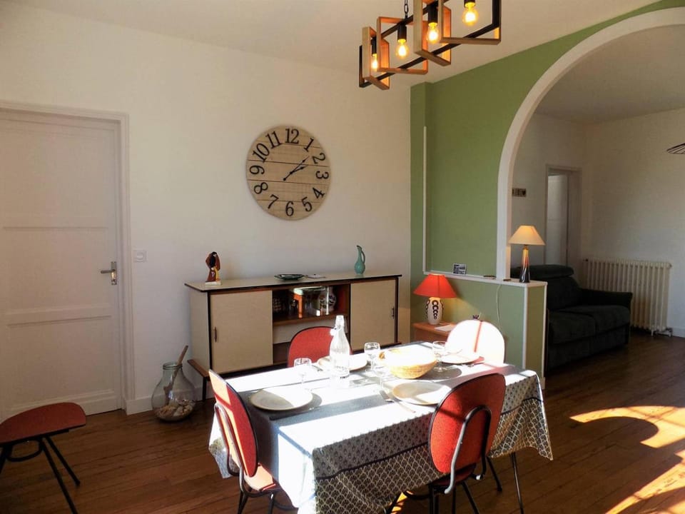 Living room, Decorative detail, Dining area, hair dresser
