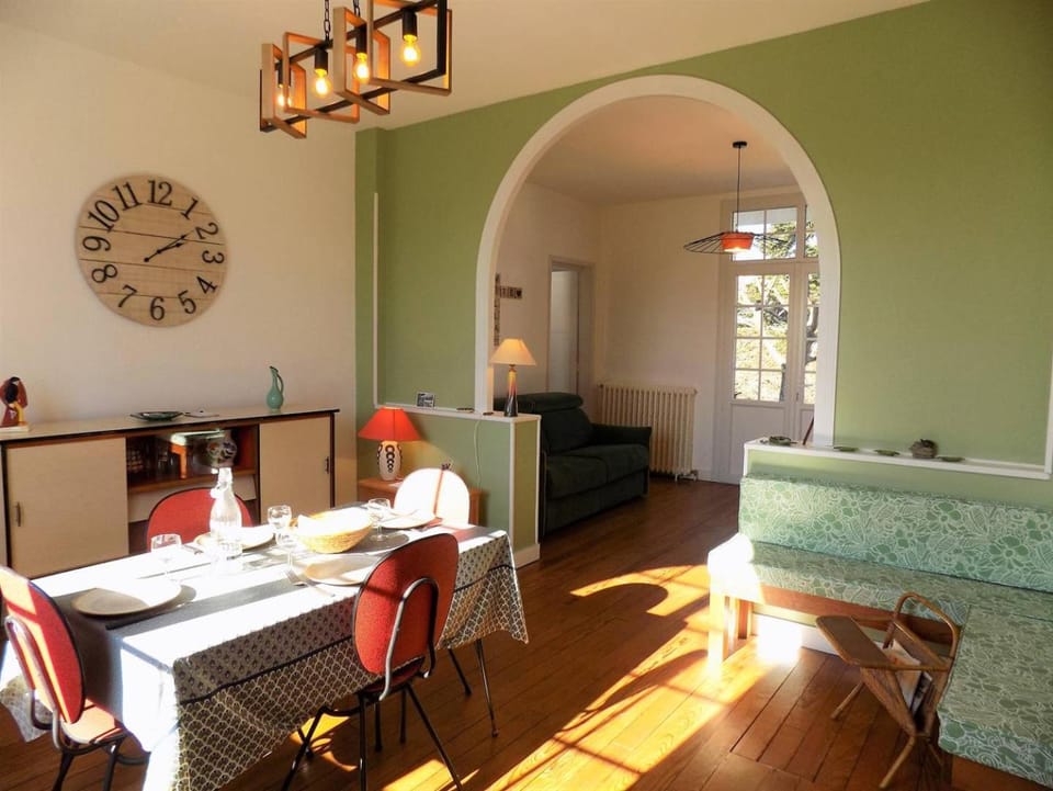 Living room, Decorative detail, Dining area, hair dresser
