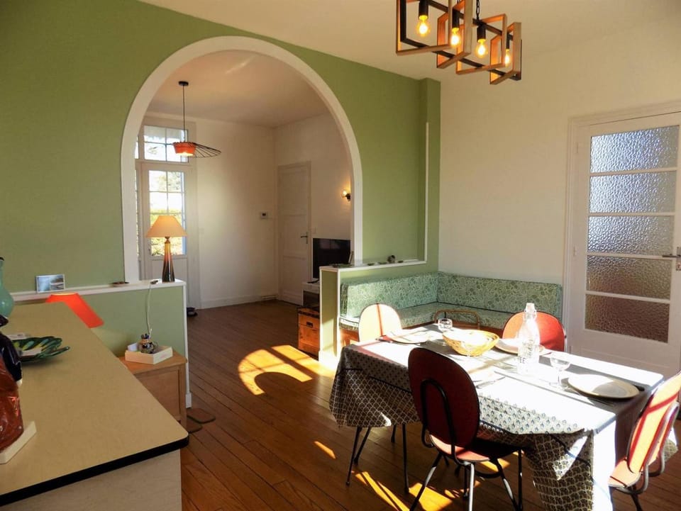 Living room, Decorative detail, Dining area, hair dresser