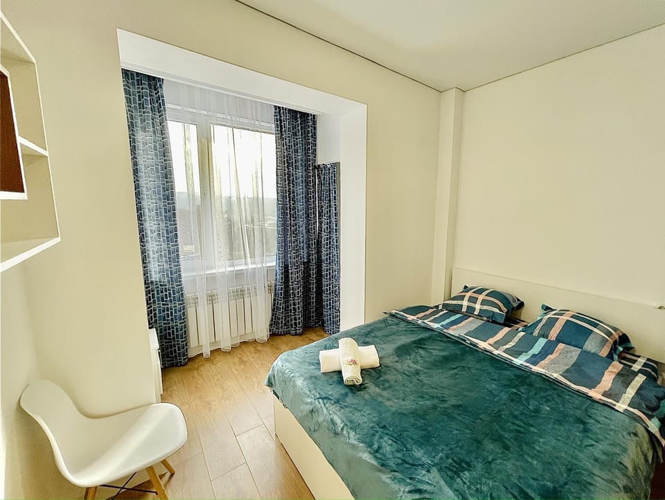 Bed, towels