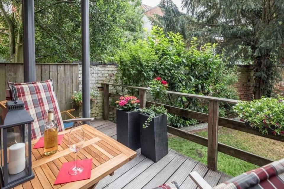 Balcony/Terrace, Garden view