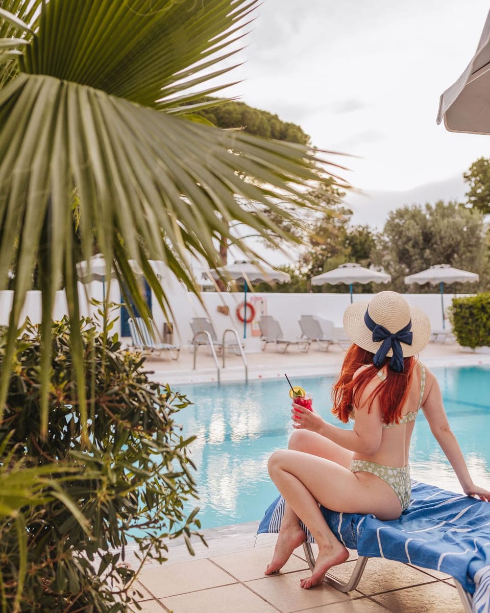 Day, People, Natural landscape, Guests, Pool view, Swimming pool, Swimming pool, sunbed