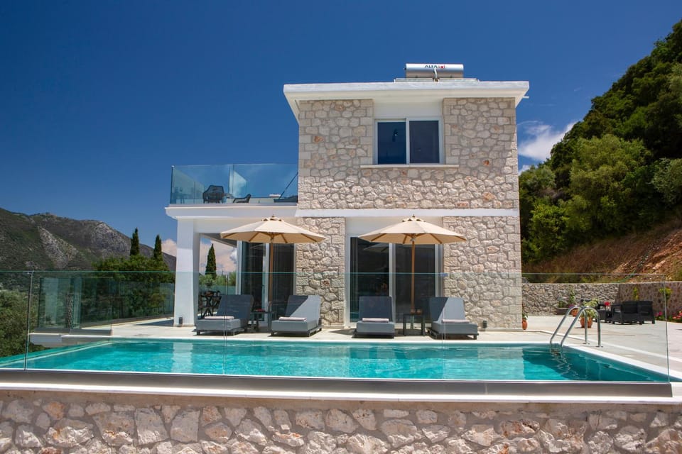 Day, Pool view