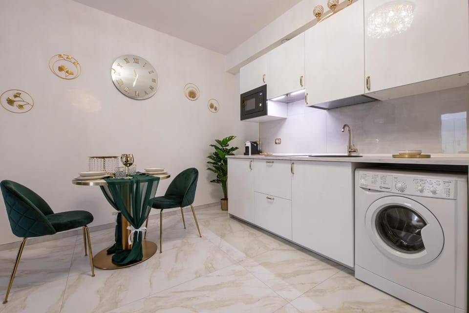 Restaurant/places to eat, kitchen, kitchen
