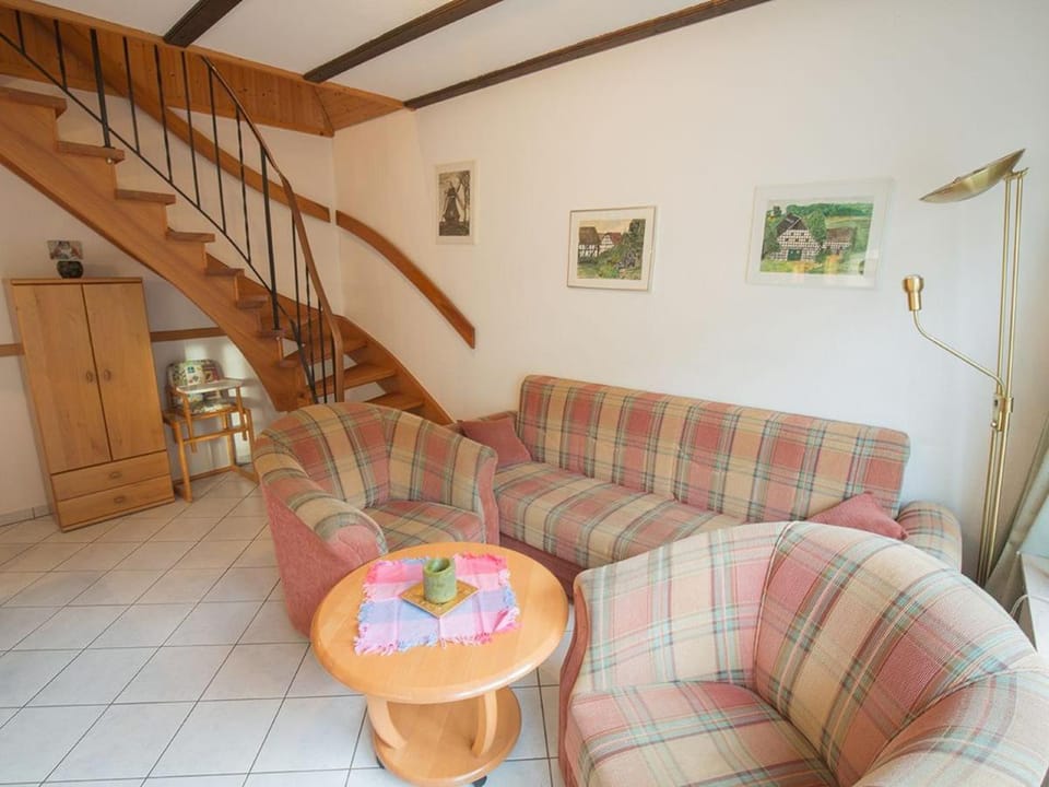 Photo of the whole room, Seating area